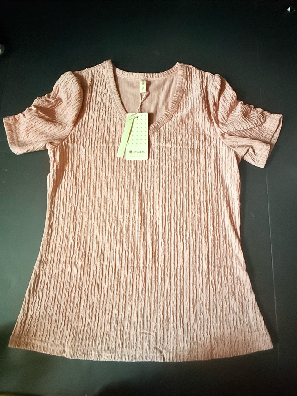 Crinkle V-Neck Short Sleeve Blouse in Blush Pink